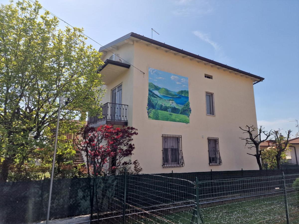 B&B A Due Passi Dal Lago 阿德罗 外观 照片